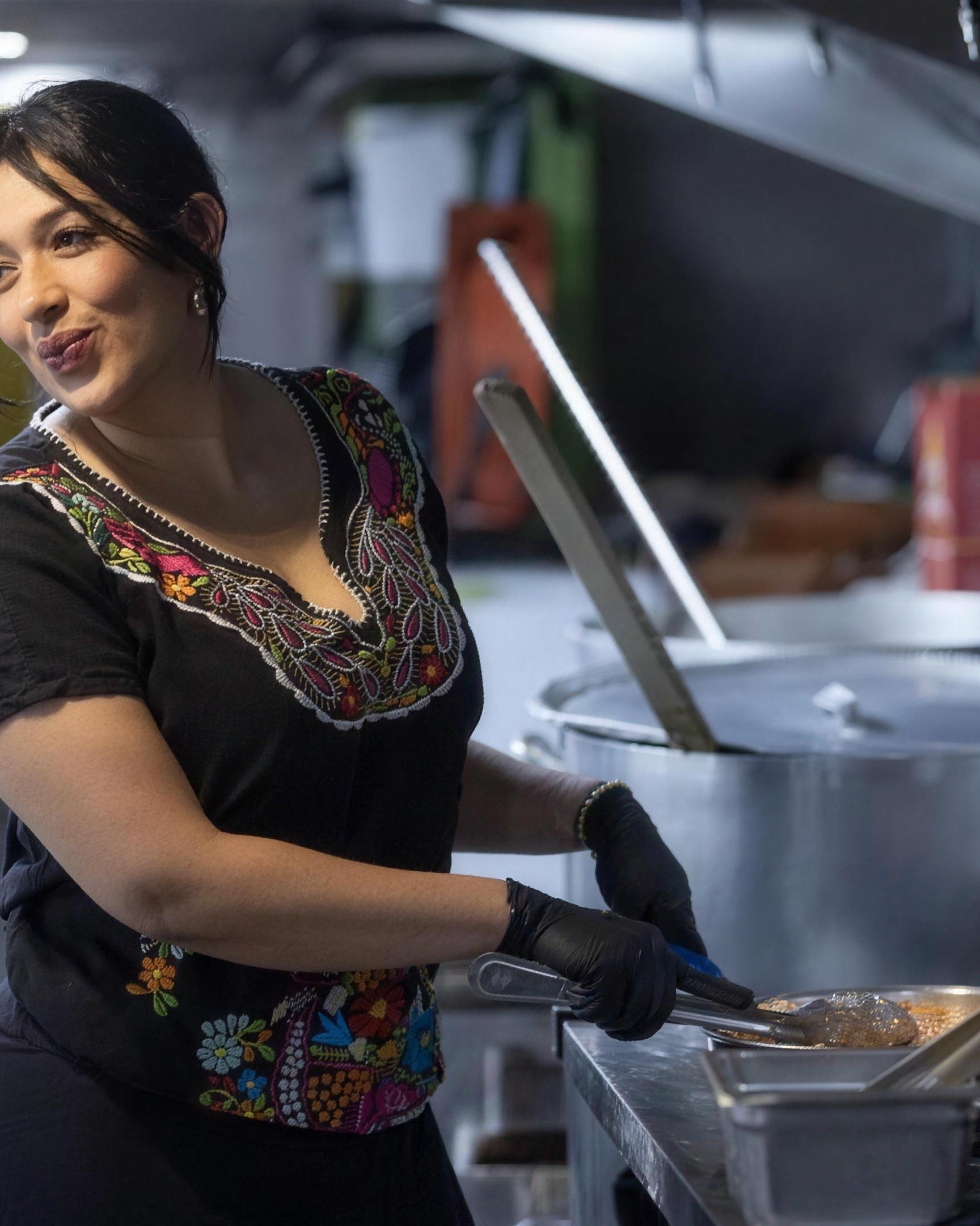 Rosa Castellanos dans sa cuisine, ses débuts à Fabreville