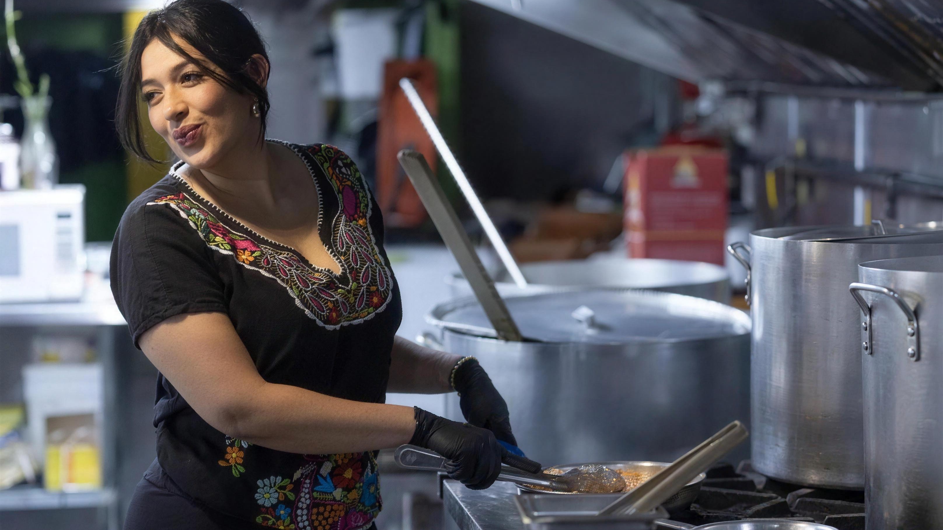 Rosa Castellanos dans sa cuisine, origine de La Toxica